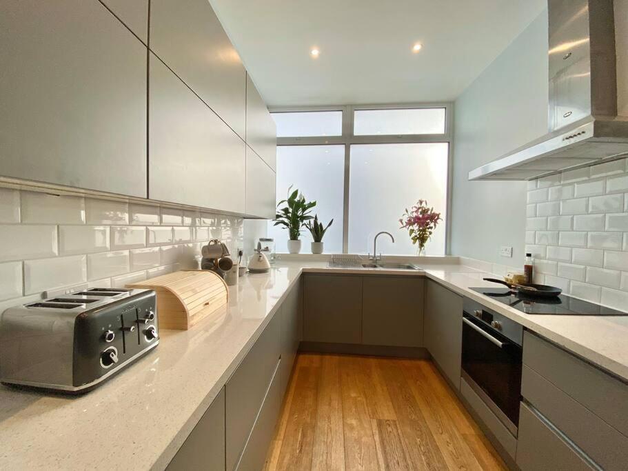 2Bdr Modern Apartment In Hammersmith West Λονδίνο Εξωτερικό φωτογραφία