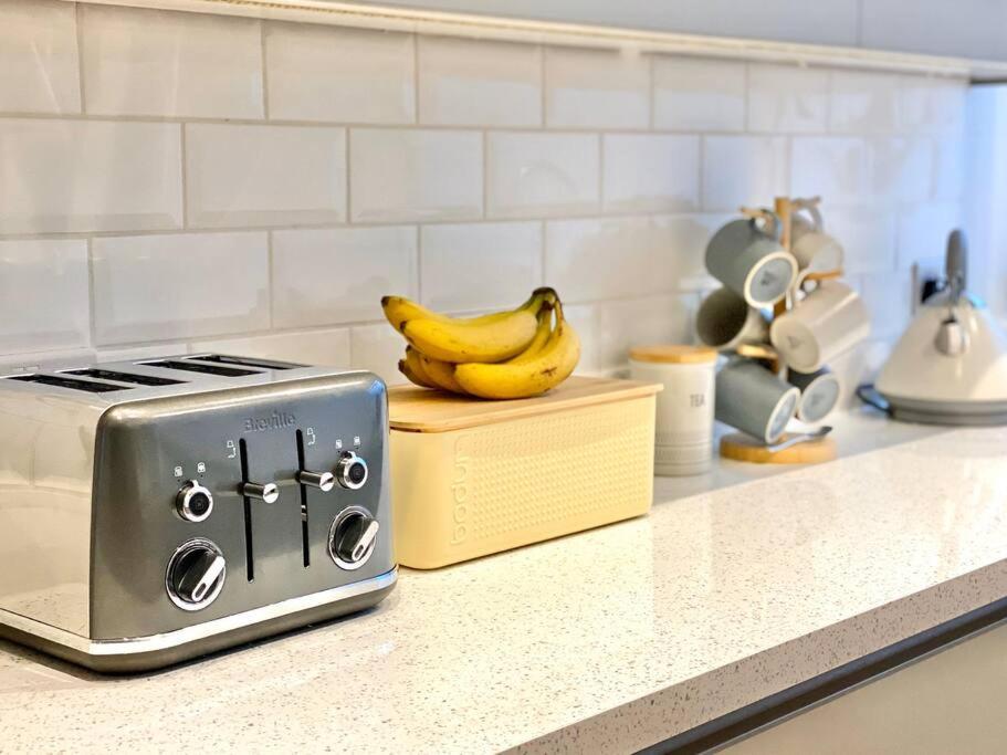 2Bdr Modern Apartment In Hammersmith West Λονδίνο Εξωτερικό φωτογραφία
